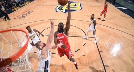 杨瀚森篮球比赛：进攻闪耀力量短板，球队战术调整之道